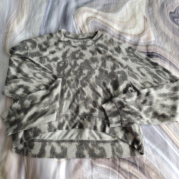 Blank NYC Gray Hi-Low Cropped Leopard Sweatshirt - Picture 1 of 6
